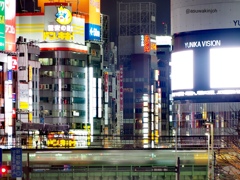 眠らない街。