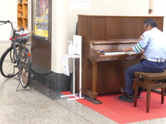 姫路駅　ストリートピアノ　こうのさん