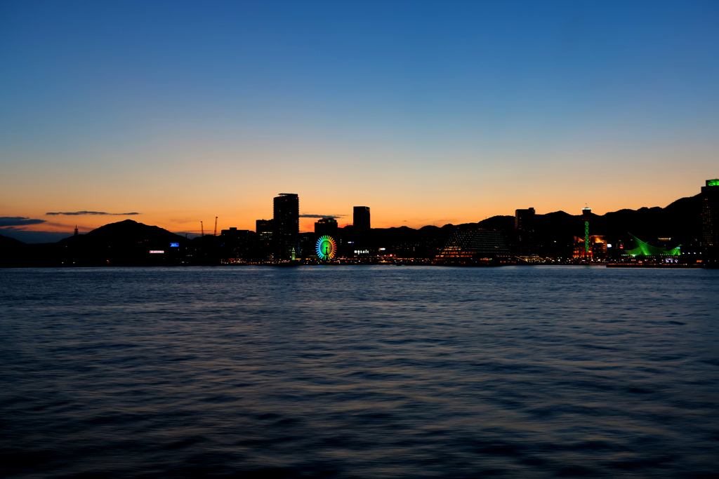 神戸港夕景 船上より...