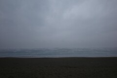 寒い日の海