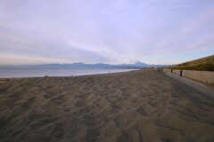 砂浜と富士