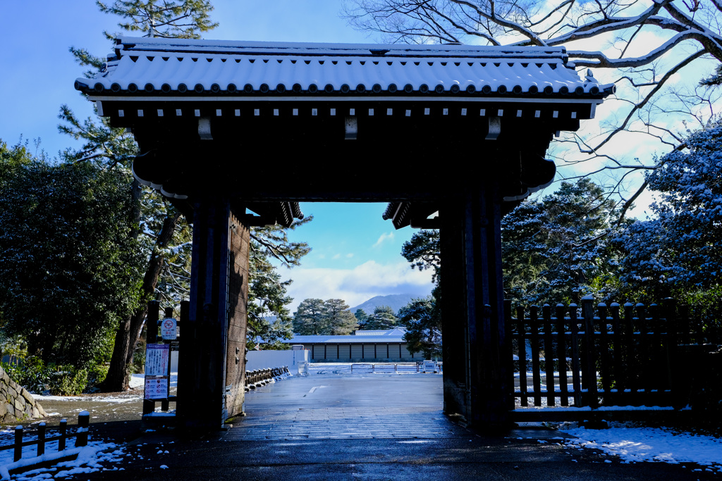 奥に雪の大文字がチラリ