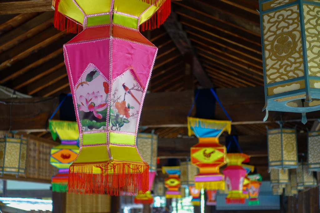 ぐっと手を上に伸ばして