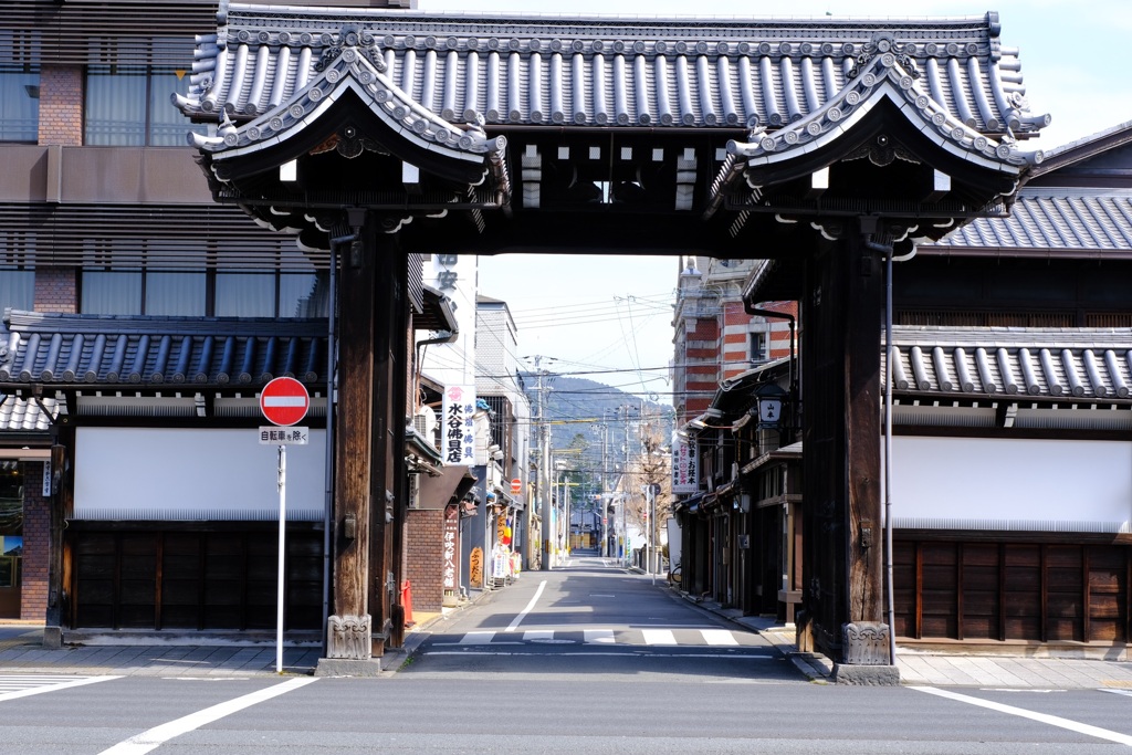 西本願寺門前