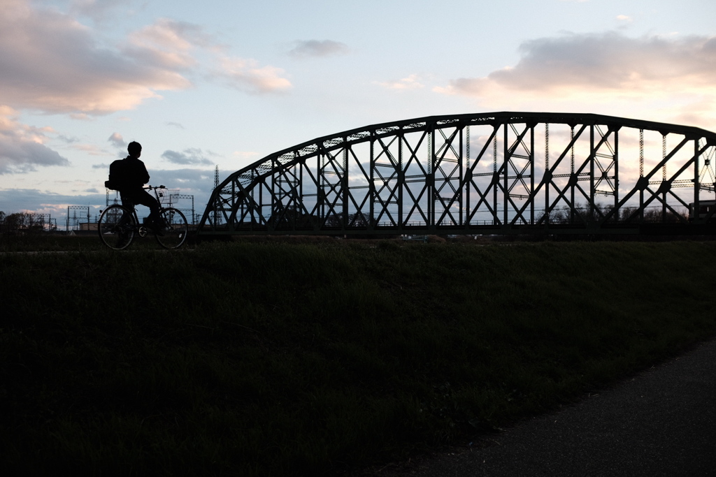 電車待つ自転車