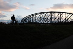 電車待つ自転車