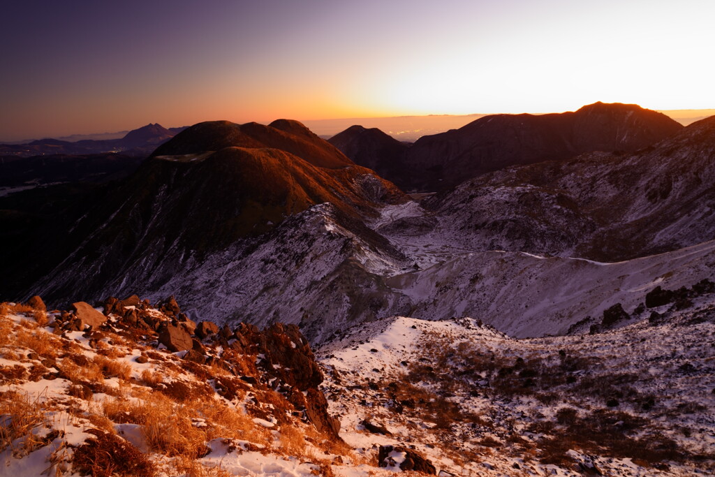 夜明け前の九重連山