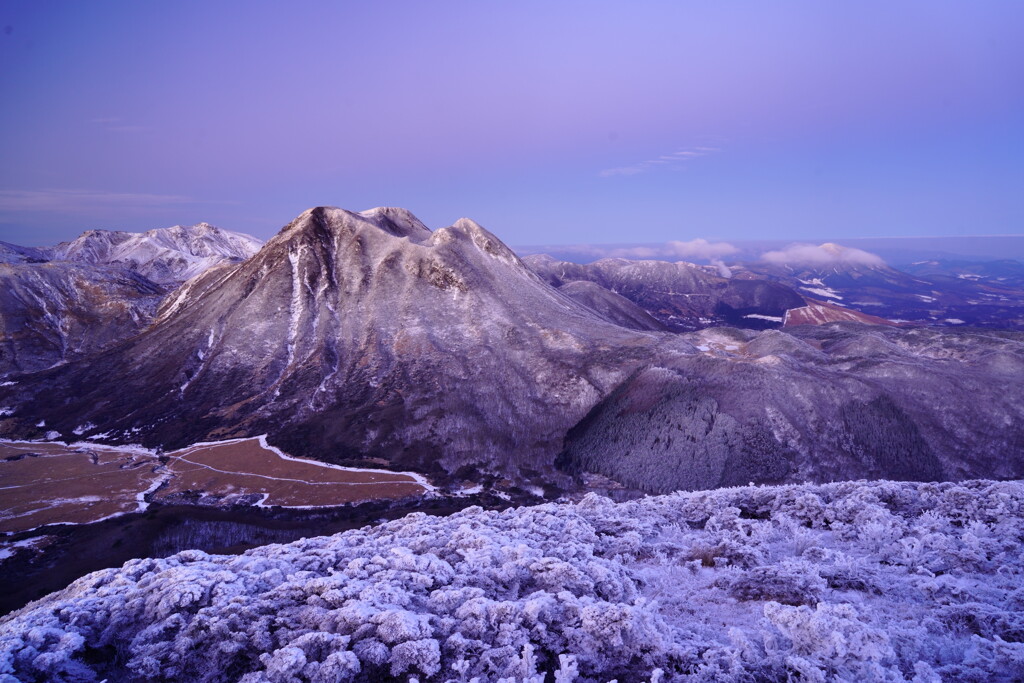 夜明けを待つ九重連山