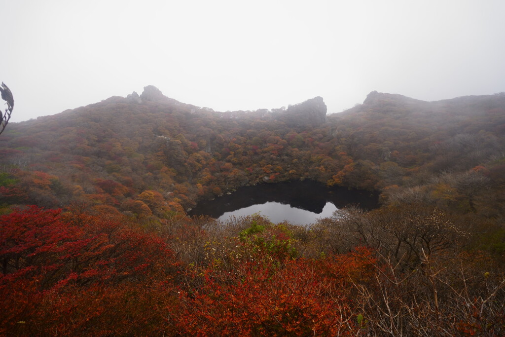 御池の紅葉1