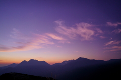 夜明け前の九重連山