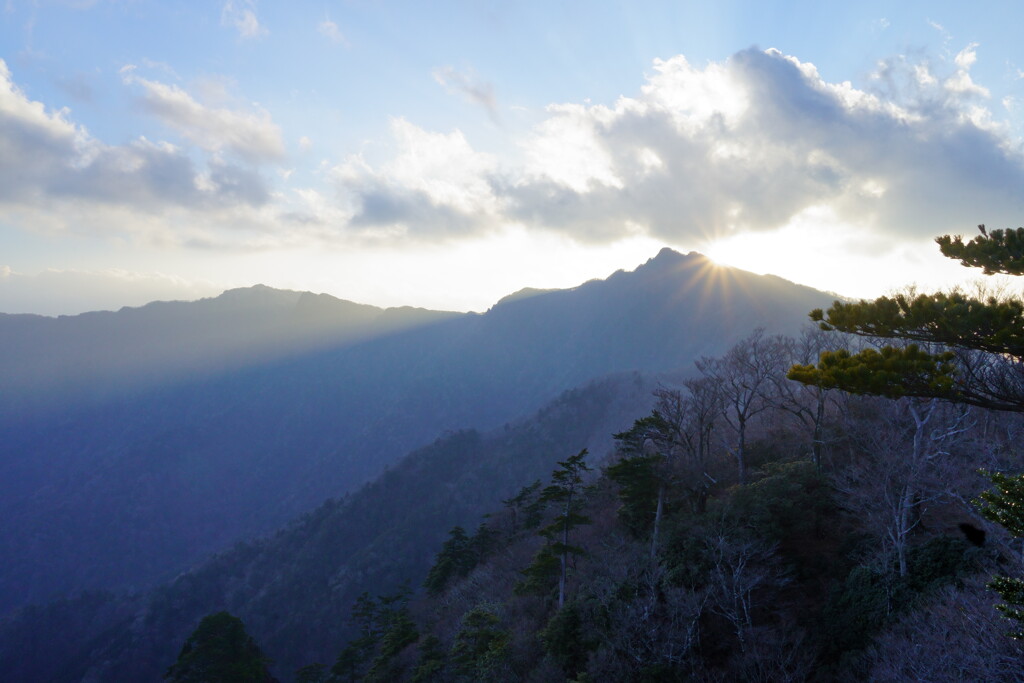 祖母山に沈む夕日