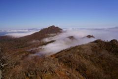 雲海に包まれる祖母山