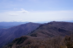 祖母山頂より縦走路を望む1