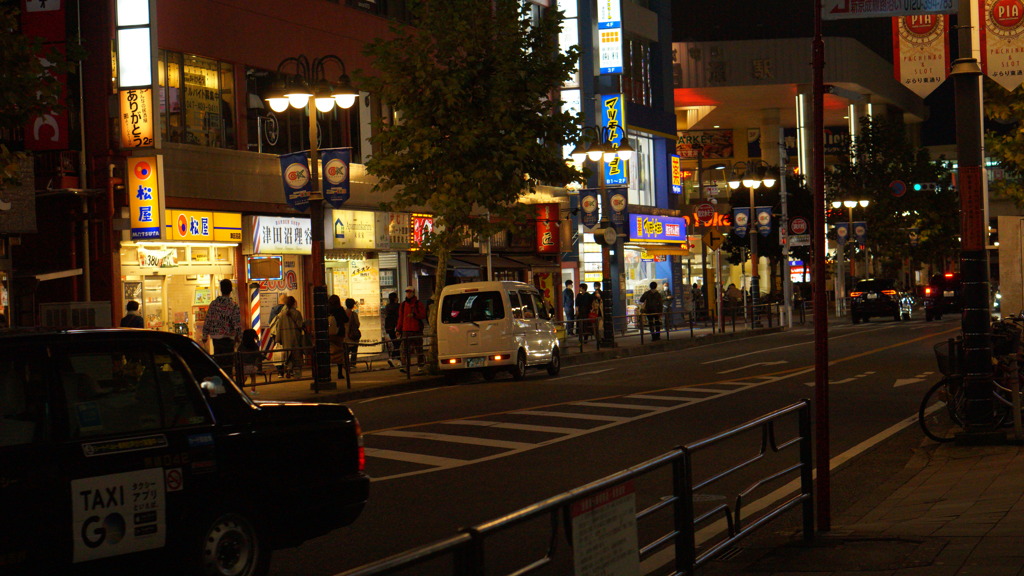 夜の喧騒