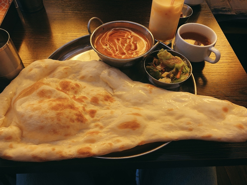 母に送ったら何故か甘口を頼んだことがばれたカレー&ナン