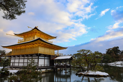 雪景色の金閣寺