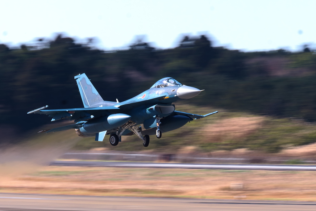 F-2の離陸 爆音を連れて❗️