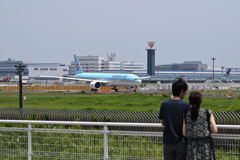 飛行機を眺めて