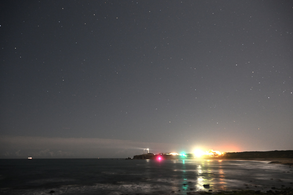 灯台と星空