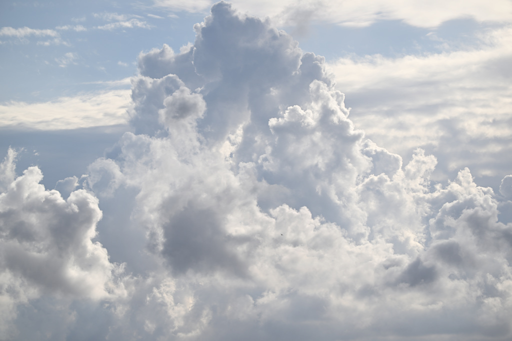 秋空の大雲