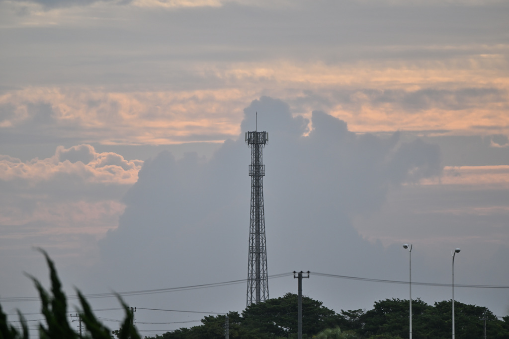 鉄塔と雲