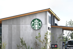 木造建築のスタバ