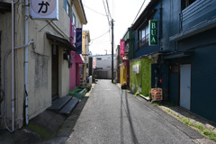 繁華街の昼間