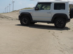 砂浜とジムニー