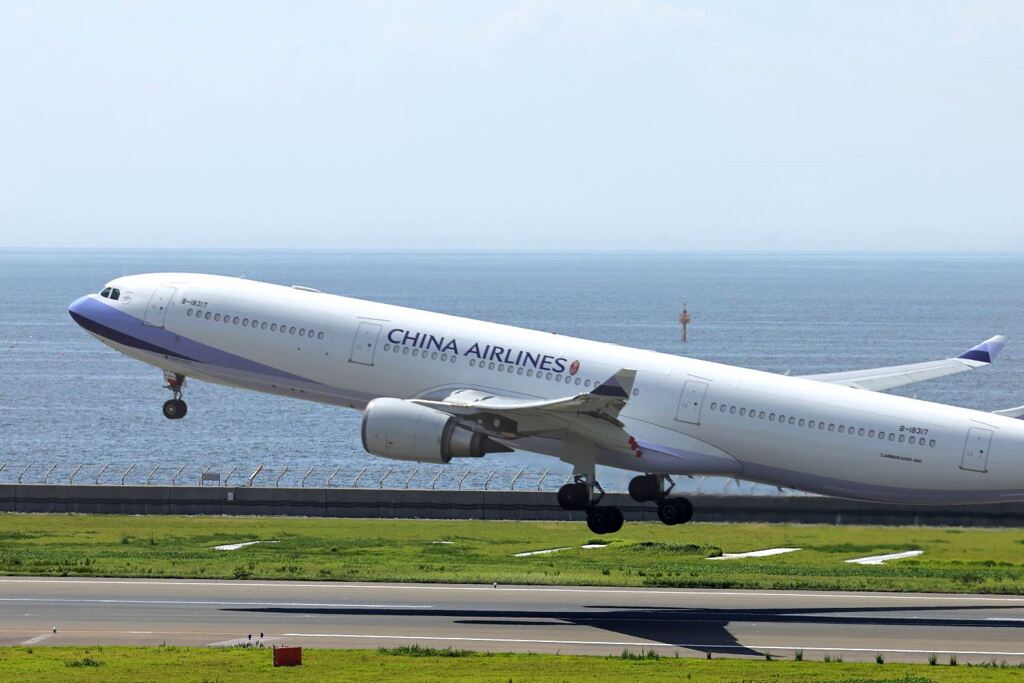 唯一の国際便離陸シーン