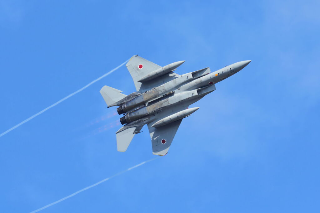 ジェットエンジンの爆音