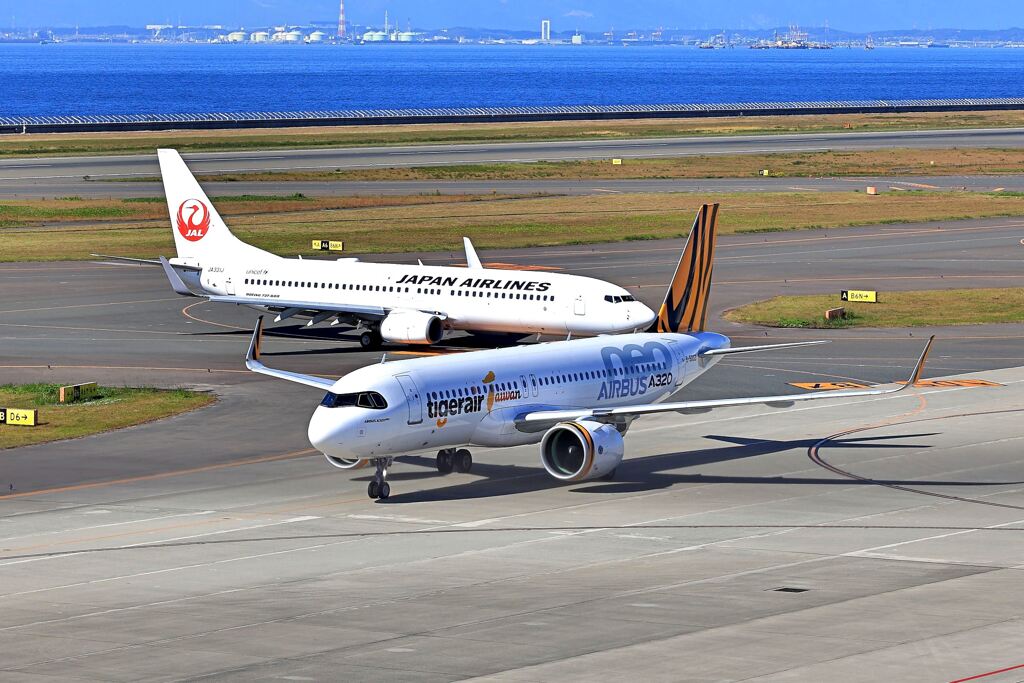 秋晴れのセントレア飛行機撮影＃９