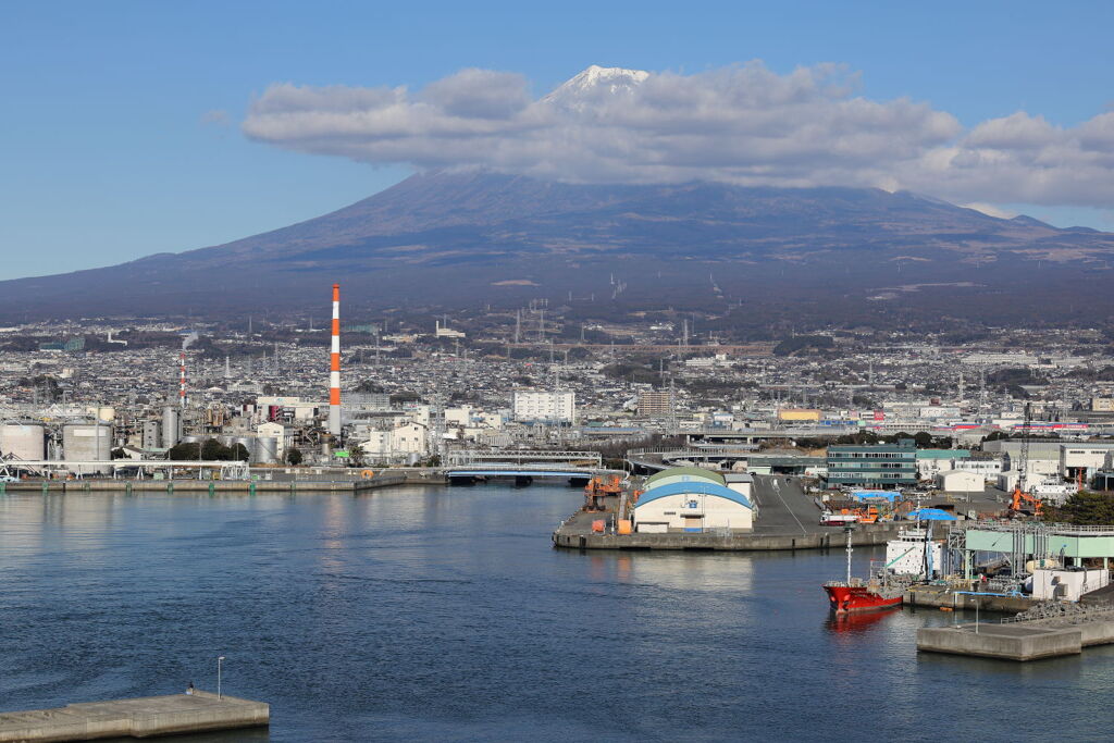 富士が見える港風景