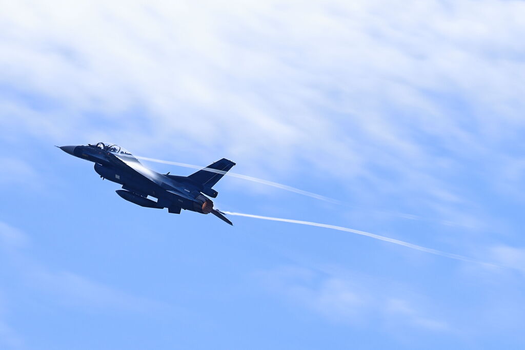 Ｆ－２・アクロバット飛行＃９