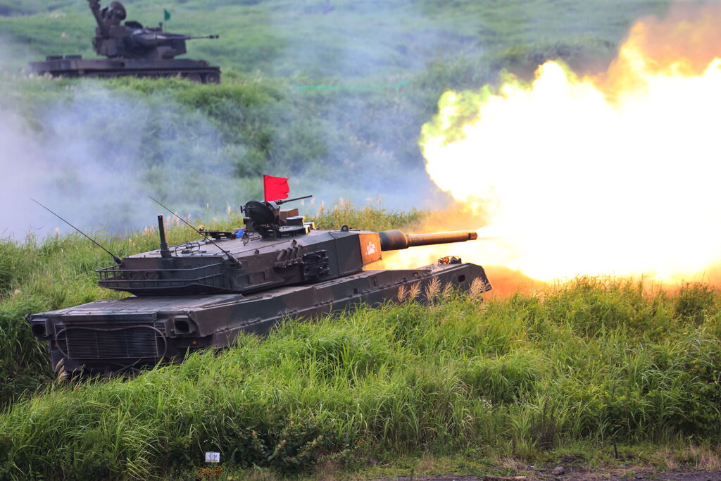 戦車発砲の瞬間