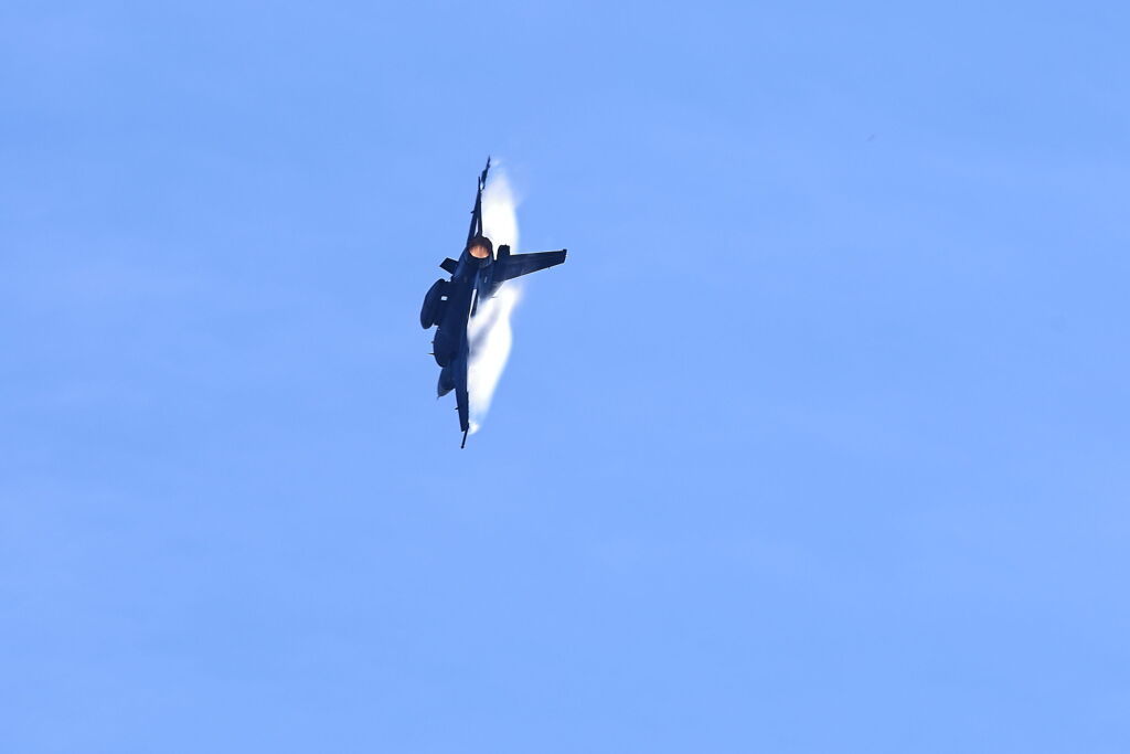 Ｆ－２・アクロバット飛行＃４