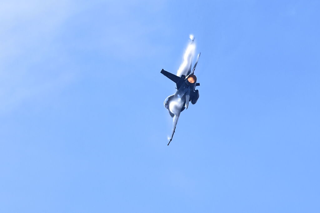 Ｆ－２・アクロバット飛行＃６