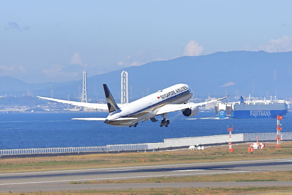 秋晴れのセントレア飛行機撮影＃４