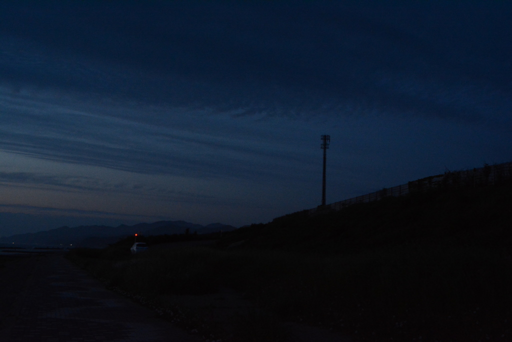 夕陽を追った帰り道