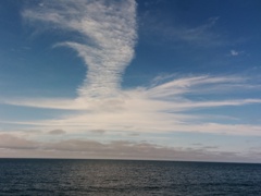 オホーツク海の空