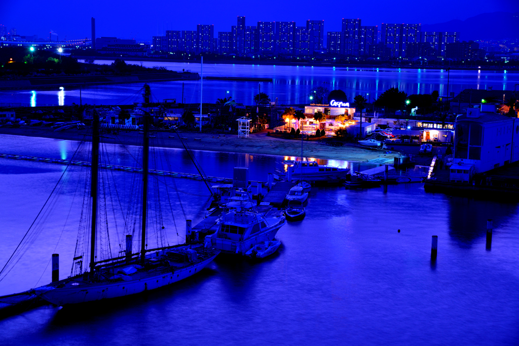 港の夕景