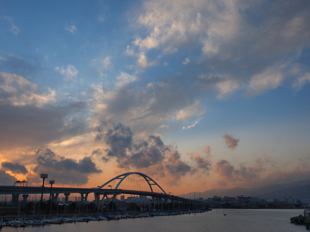 港の夕景