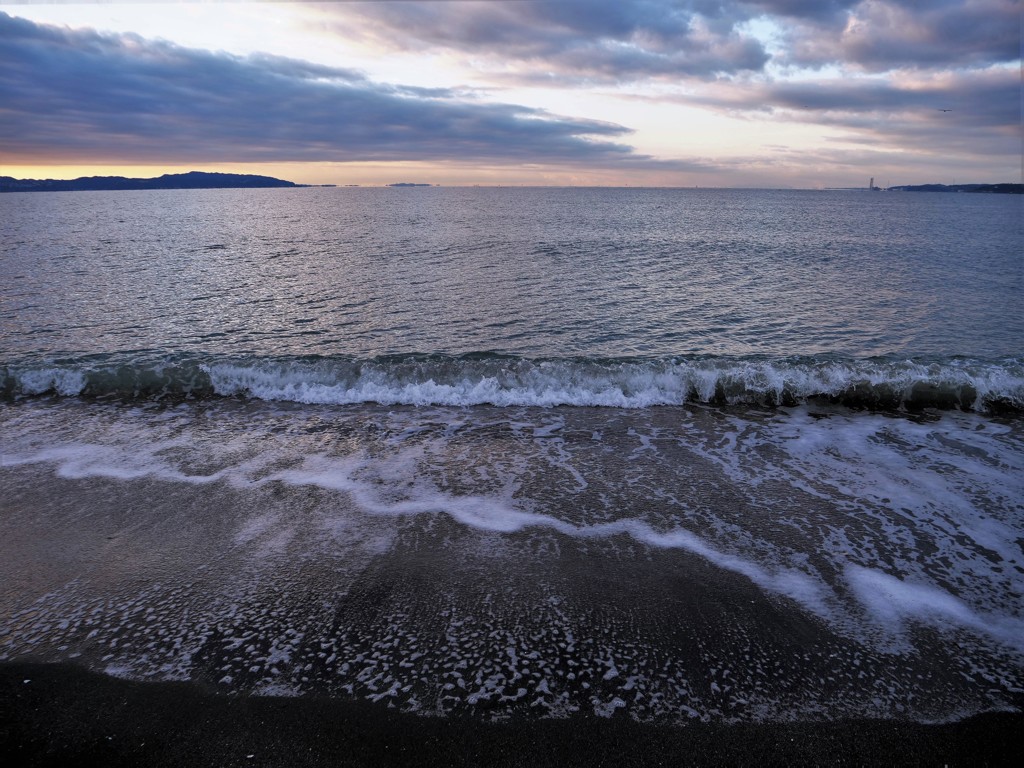 朝凪の浜辺にて