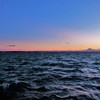 海の向こうに…