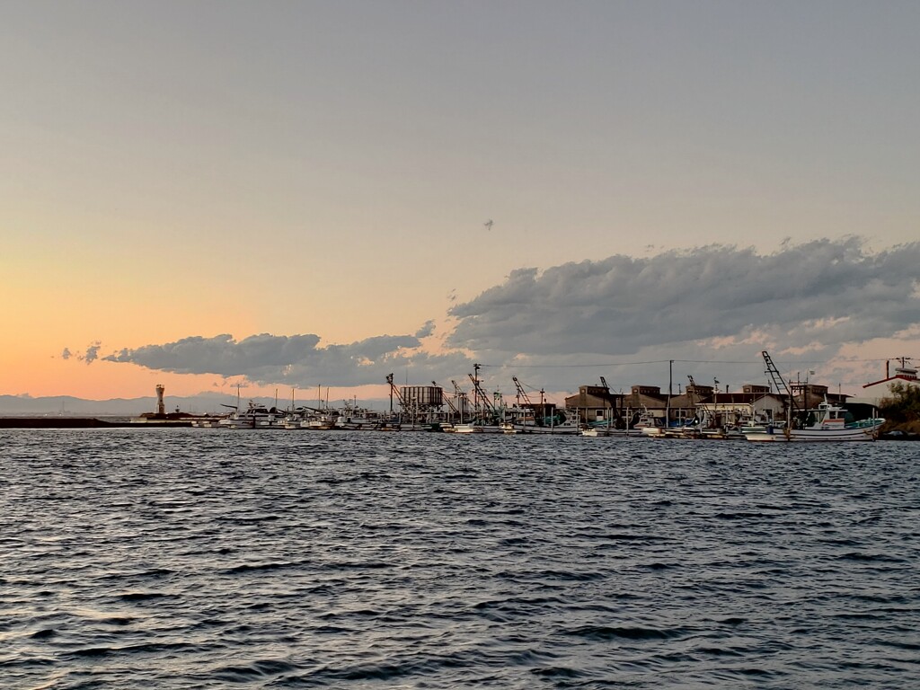 夕風の漁港