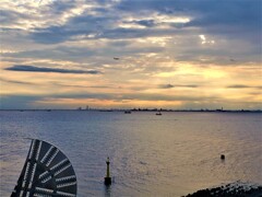 東京湾の夕陽・海ほたるから