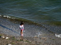 少女と海