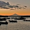 富津の海・・・海苔採り船と富士と
