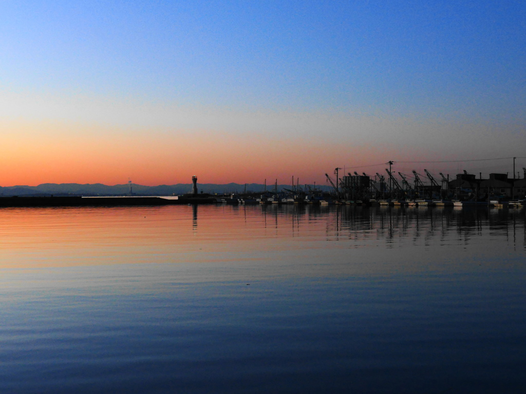 漁業基地の夕べ