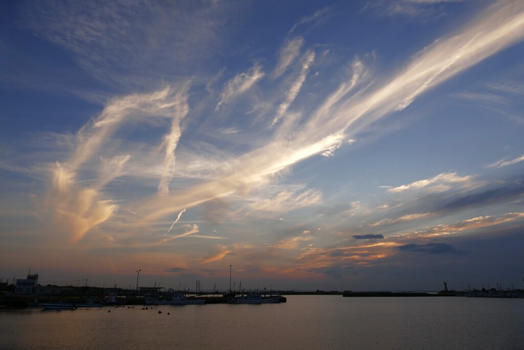 夕空のアート雲