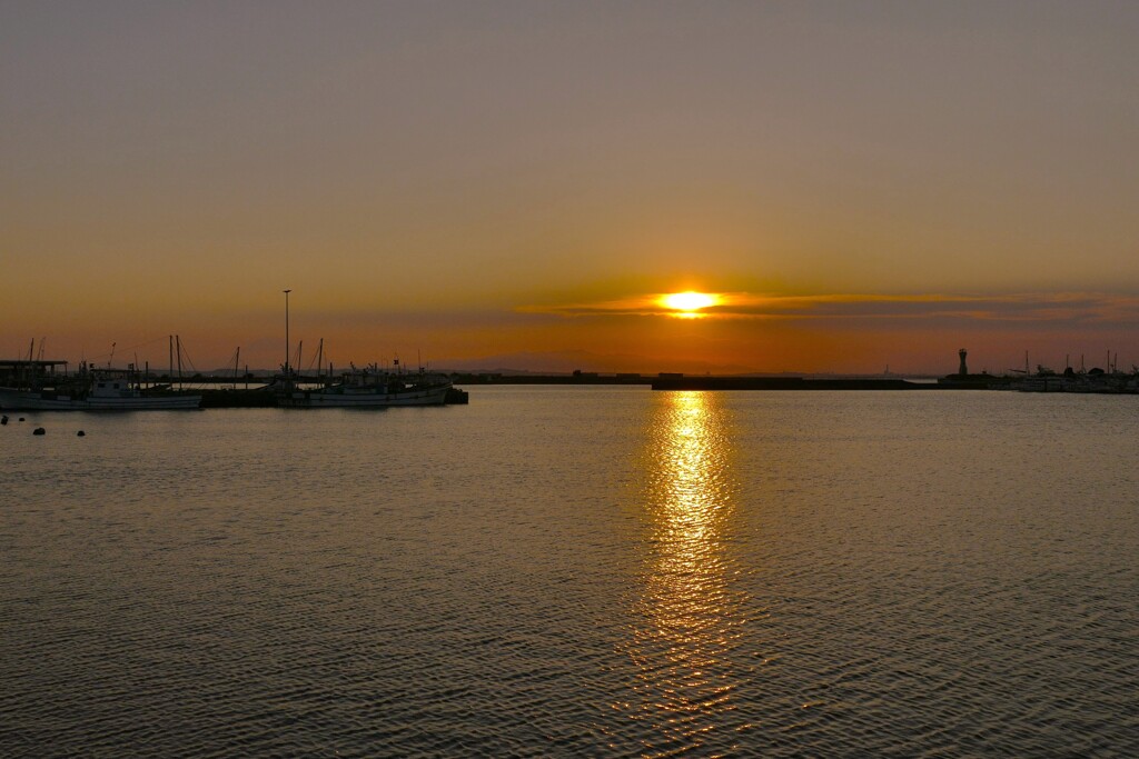 夕陽の港